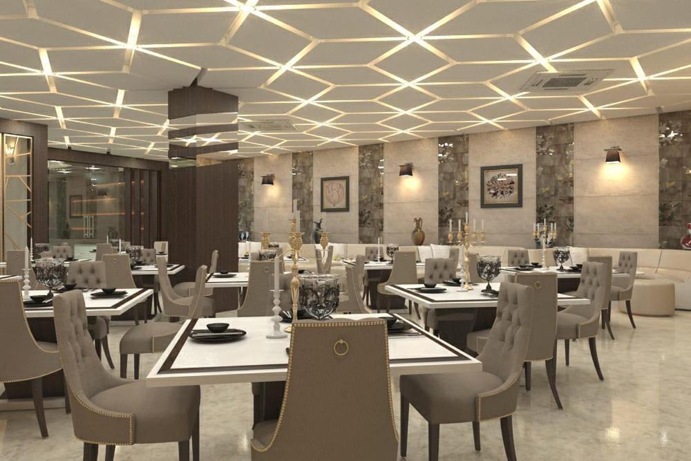 Hotel Yuvraj Grand Jabalpur Exterior foto