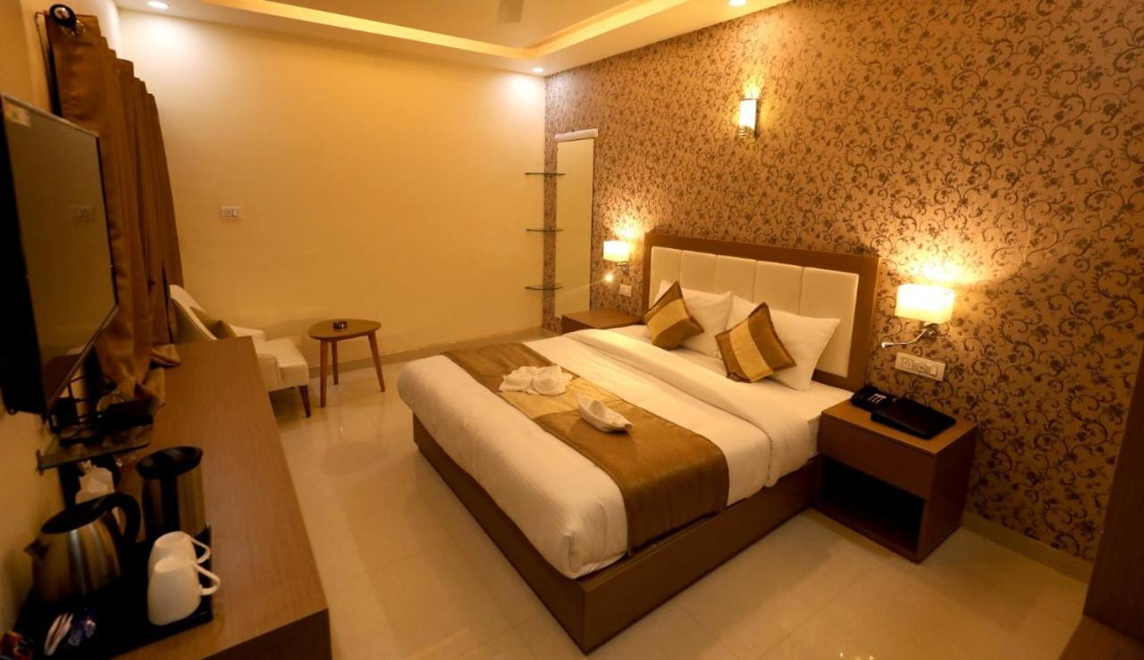 Hotel Yuvraj Grand Jabalpur Exterior foto