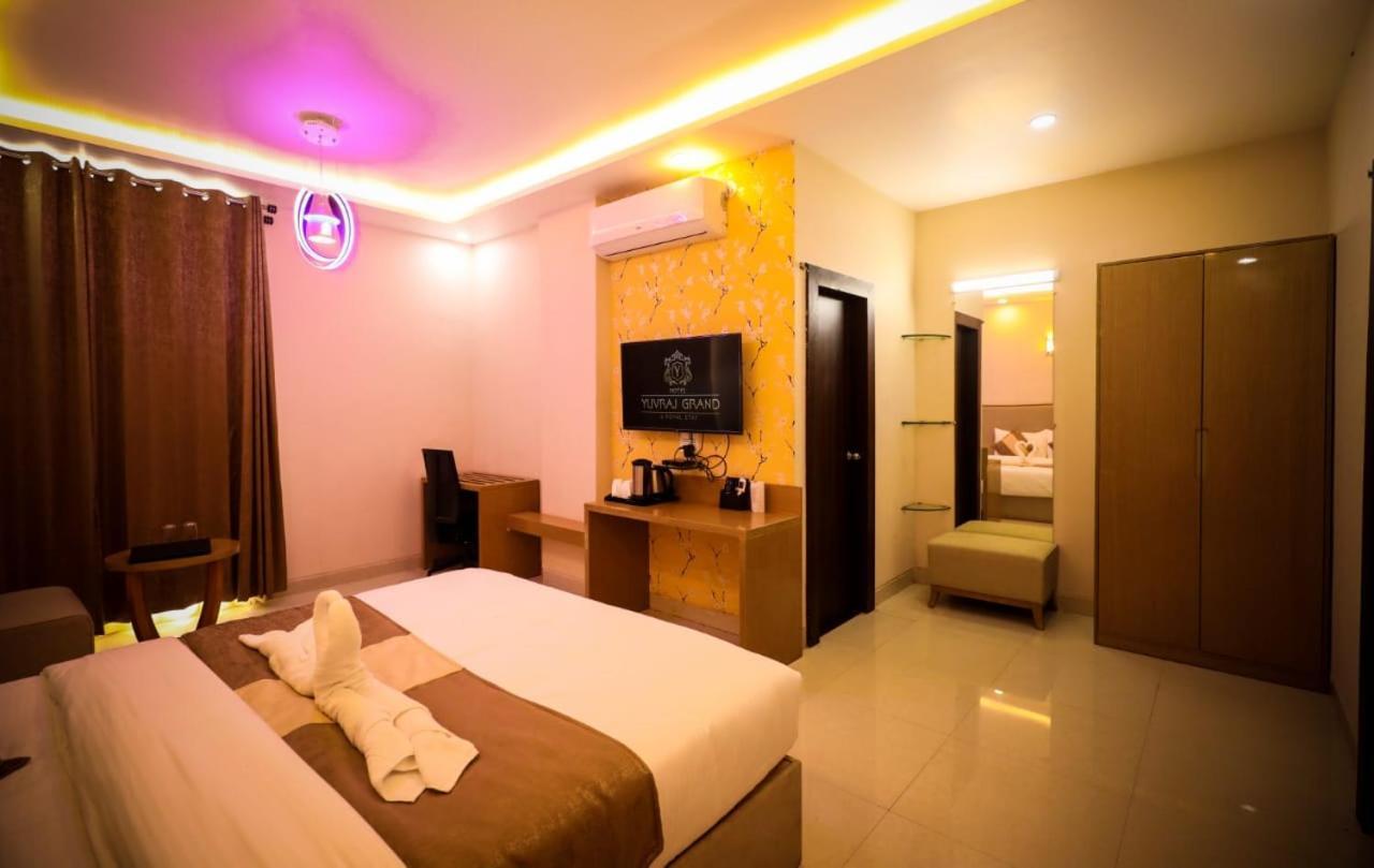 Hotel Yuvraj Grand Jabalpur Exterior foto