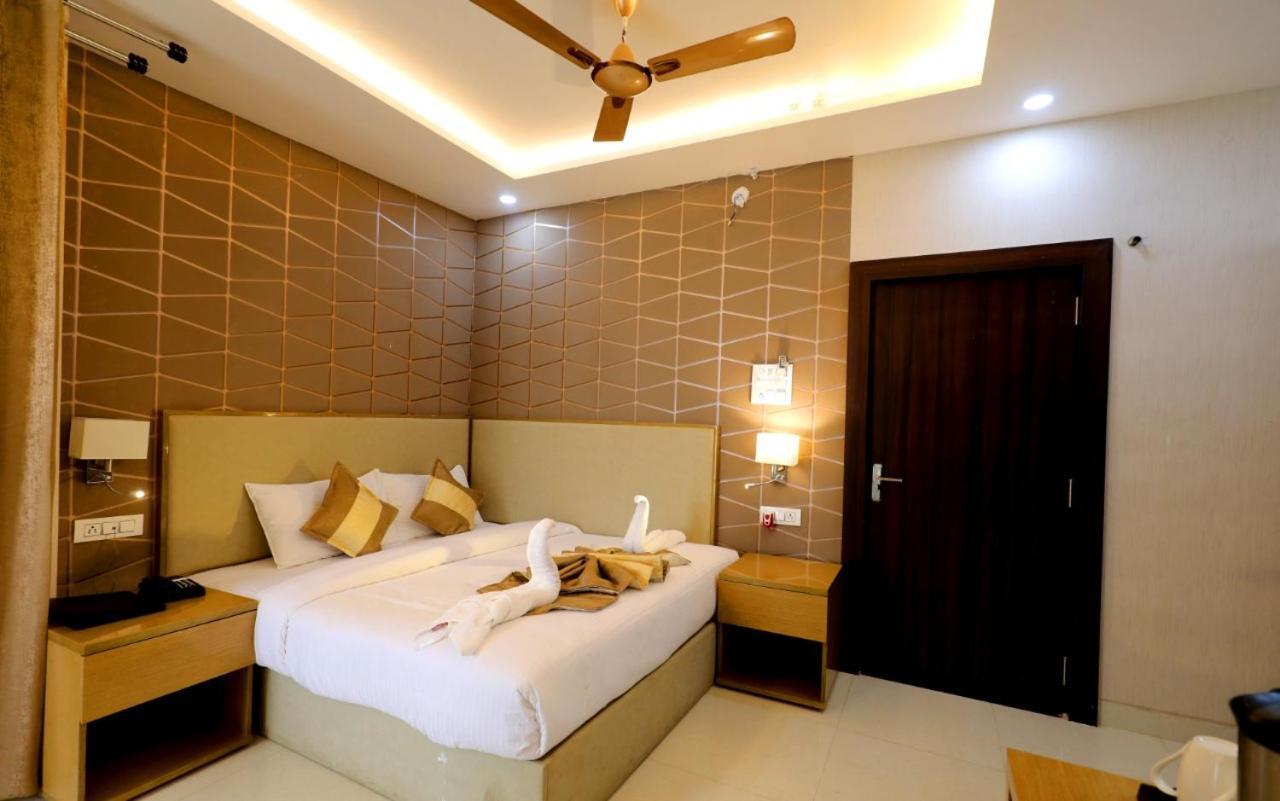 Hotel Yuvraj Grand Jabalpur Exterior foto