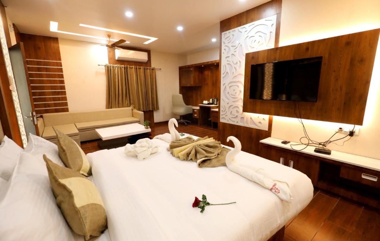 Hotel Yuvraj Grand Jabalpur Exterior foto